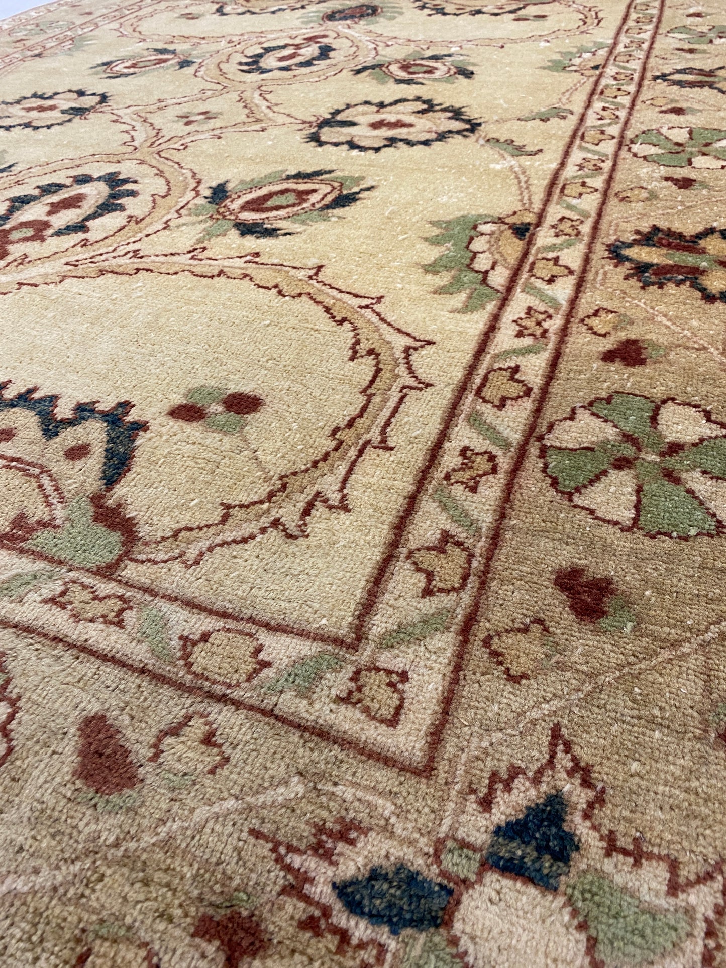 RUG 027 - Hand Knotted Wool Neutral